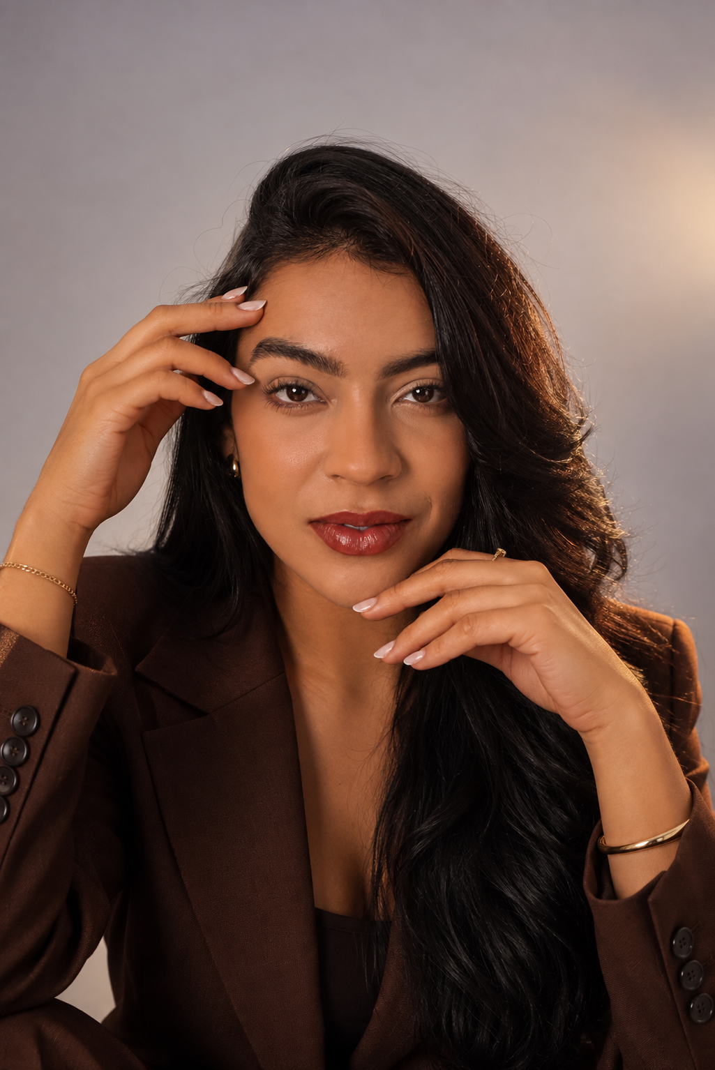 Pamela Farias, especialista em sobrancelhas naturais